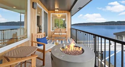 Olalla Bay Waterfront Stay w/ Beach, Kayaks & Hot Tub