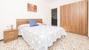 2 bedrooms, iron/ironing board, bed sheets