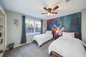 4 bedrooms, in-room safe, desk, iron/ironing board