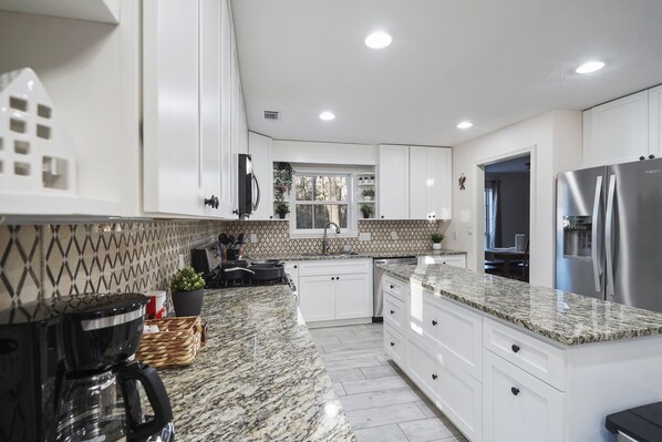 Frigorífic, microones, forn i placa de cuina