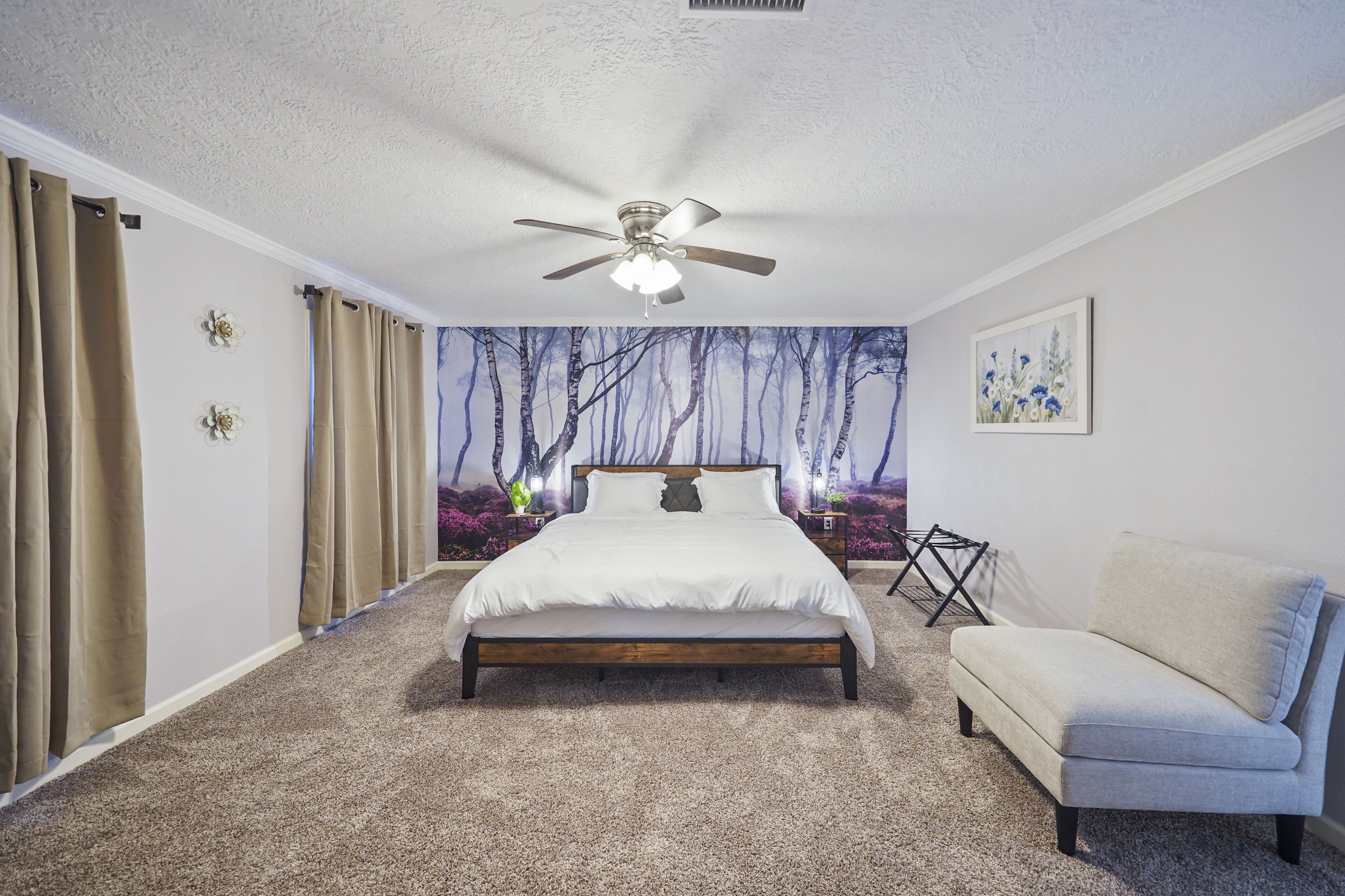 King bed in Master Bedroom located on the 1st floor.