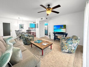 TV - Sundial 1C by ALBVR - Beachfront Complex - Beautiful condo just steps to the beach! (Gulf Shores)
