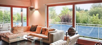 7 bedroom stunning home in Bluffy