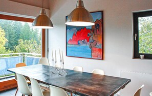Dining - 7 bedroom stunning home in Bluffy (Bluffy)