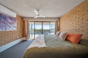 4 bedrooms, desk, iron/ironing board, WiFi