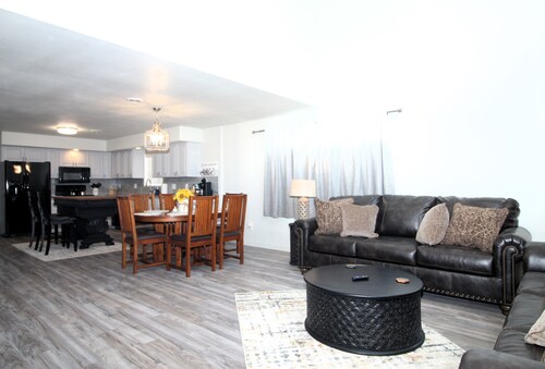 Caddy Shack 2- Charming 3-bedroom totally remodeled with AC and WiFi in Montrose