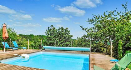 Awesome home in VEYRINES DE DOMME