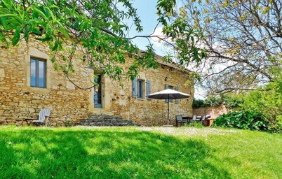 Awesome home in VEYRINES DE DOMME