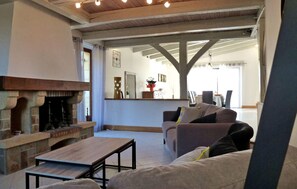 DVD player, table football - Nice home in Sarlat La Caneda (Sarlat La Caneda)