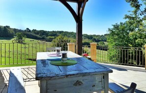 屋外ダイニングエリア