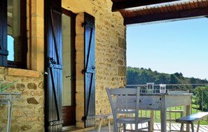 Outdoor dining - Nice home in Sarlat La Caneda (Sarlat La Caneda)