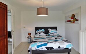 4 室のベッドルーム、旅行用ベビーベッド、WiFi (無料)、ベッドシーツ