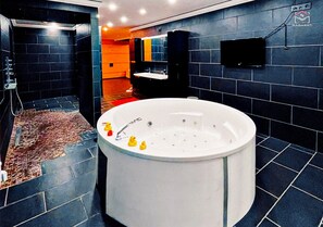 Shower, hair dryer, towels - Escape to Pottum  Luxury Villa (Pottum)