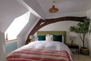 1 bedroom, iron/ironing board, WiFi, bed sheets - Cotswolds Cozy Cottage Retreat - pet friendly (Finstock)