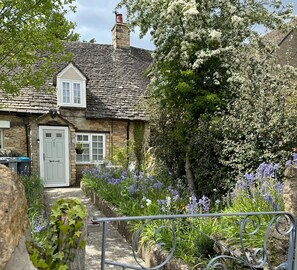 Exterior - Cotswolds Cozy Cottage Retreat - pet friendly (Finstock)
