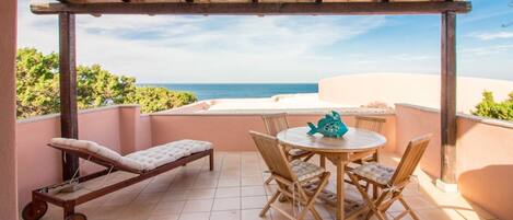 屋外ダイニングエリア