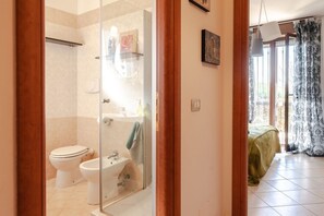 Dusche, Haartrockner, Bidet