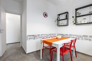 Dining - Palazzo dei Normanni & Ballarò Roomy Modern Apt x9 (Palermo)