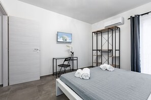 3 habitaciones, escritorio, tabla de planchar con plancha y wifi 