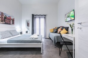 3 bedrooms, iron/ironing board, WiFi, bed sheets - Palazzo dei Normanni & Ballarò Roomy Modern Apt x9 (Palermo)