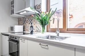Fridge, microwave, oven, stovetop