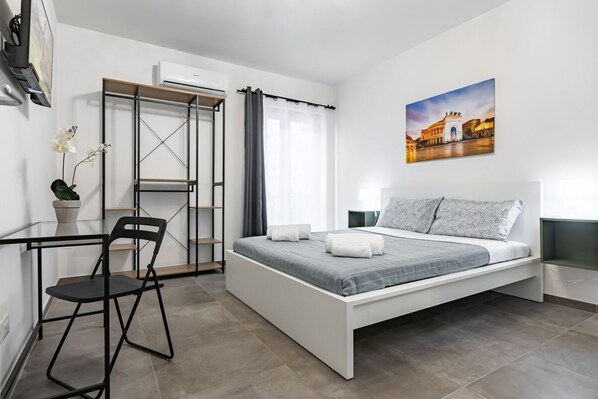 3 habitaciones, tabla de planchar con plancha, wifi y ropa de cama