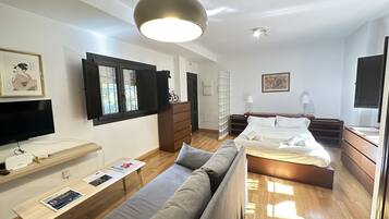 1 slaapkamer, een strijkplank/strijkijzer, gratis wifi, beddengoed