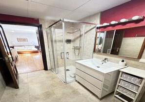Hair dryer, towels - Infantes Street, Center of Seville (Sevilla)