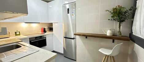 Fridge, microwave, oven, coffee/tea maker