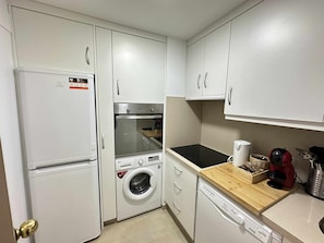 Fridge, microwave, oven, dishwasher - Wonderful flat next to Plaza de España (Sevilla)