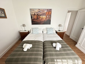 2 bedrooms, iron/ironing board, free WiFi, bed sheets - Abades Suite next to the Cathedral of Seville (Sevilla)
