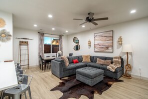 Smart TV, video games - Sandlot! Pool Access! Grill! (Santa Clara)