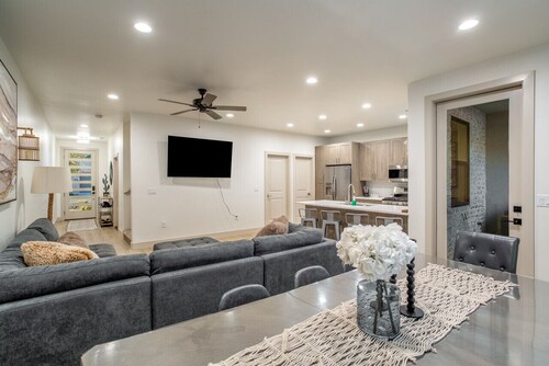 Sandlot! Pool Access! Grill!