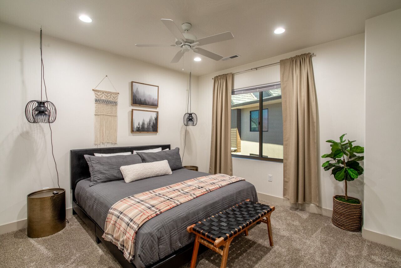 3 室のベッドルーム、デスク、アイロン / アイロン台、旅行用ベビーベッド