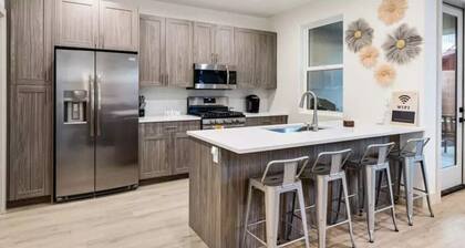 #48 Sandlot | Fire Pit, Pool, Pizza Oven, Grill, Game Room!