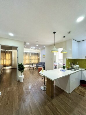 Business-Apartment | Wohnbereich | Flachbildfernseher
