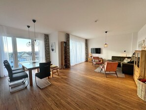 Fernseher, Stereoanlage