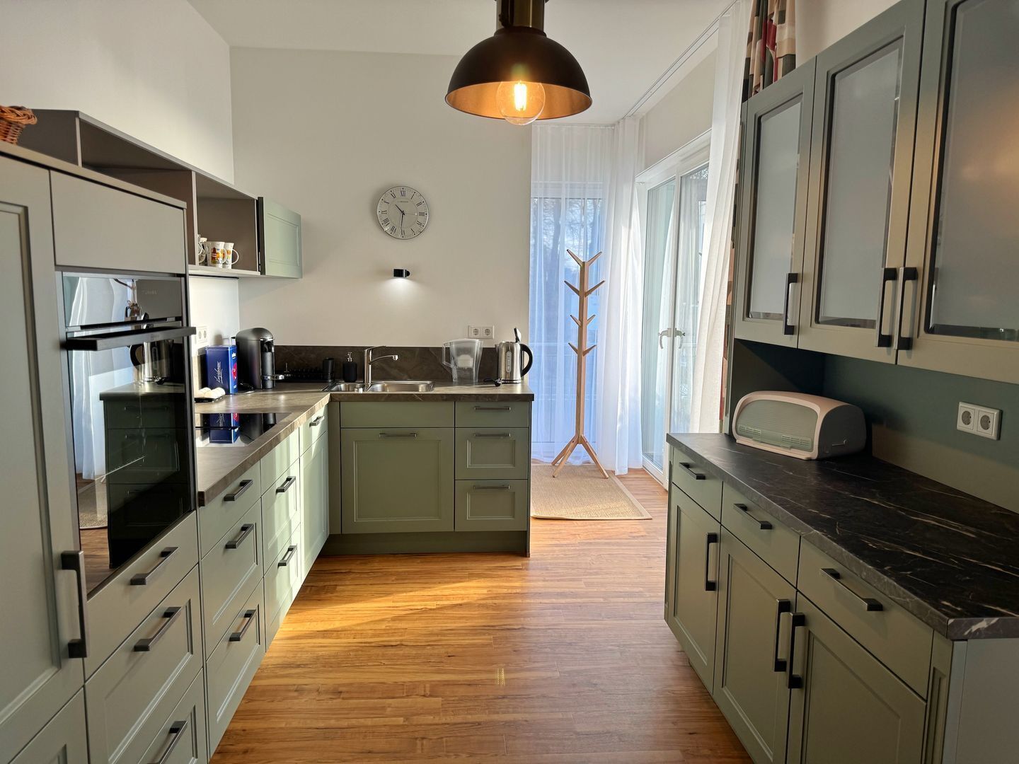 Kühlschrank, Ofen, Herdplatte, Geschirrspüler