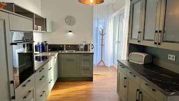 Kühlschrank, Ofen, Herdplatte, Geschirrspüler