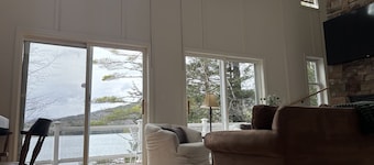 Private Lakefront, Fall Foliage Family Fun, Loon Lake, Stunning Views, Dogs OK
