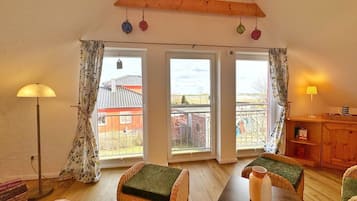 TV, fireplace, stereo