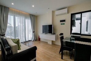 32-inch Smart TV with satellite channels