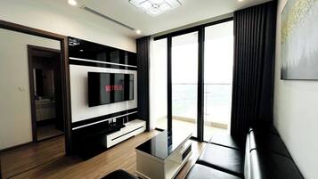 Senior Apartment, 2 Bedrooms, Balcony, City View | Living area