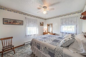 3 bedrooms, iron/ironing board, bed sheets