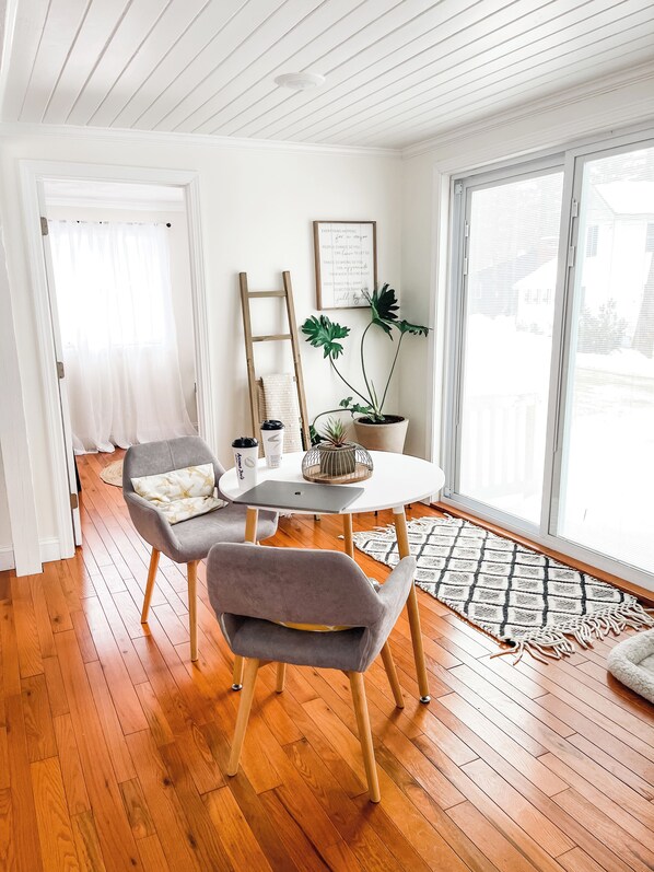 Dining - The Purple House by Pettingill Pond (Windham)