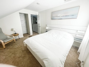 3 bedrooms, in-room safe, iron/ironing board, free WiFi - The Purple House by Pettingill Pond (Windham)