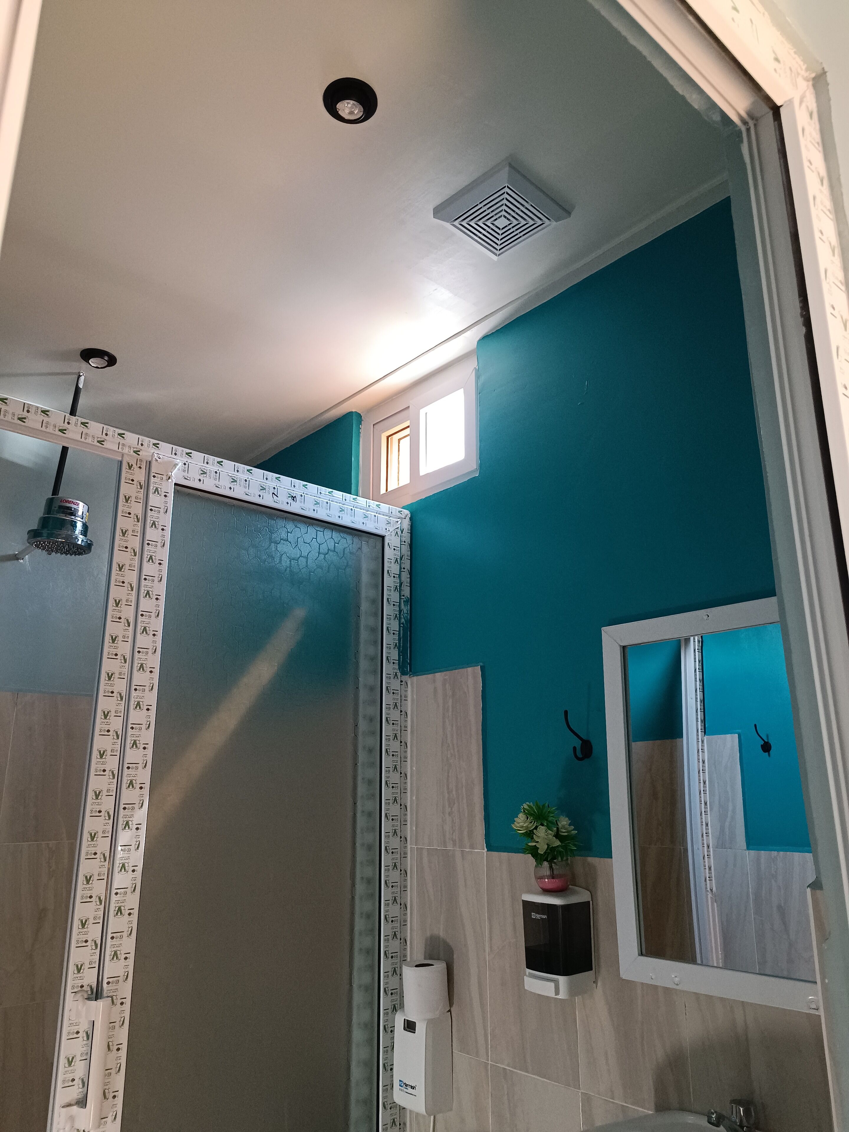 ห้องคอมฟอร์ทดับเบิล, วิวทะเลสาบ | ห้องน้ำ | ฝักบัวในอ่างอาบน้ำ, ของใช้ในห้องน้ำฟรี, พื้นห้องน้ำอุ่น, ผ้าเช็ดตัว