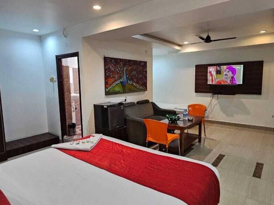 Suite | 1 bedroom, iron/ironing board (on request), WiFi (free), bed sheets