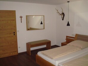 2 bedrooms, free WiFi, bed sheets - Apartment 'Ferienwohnungen Memminger' with Private Terrace and Wi-Fi (Aicha vorm Wald)