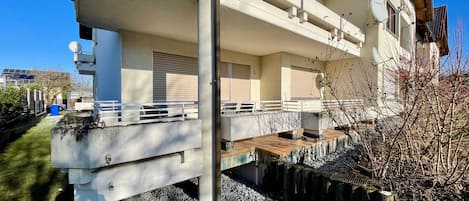 المنطقة المحيطة بالمنشأة